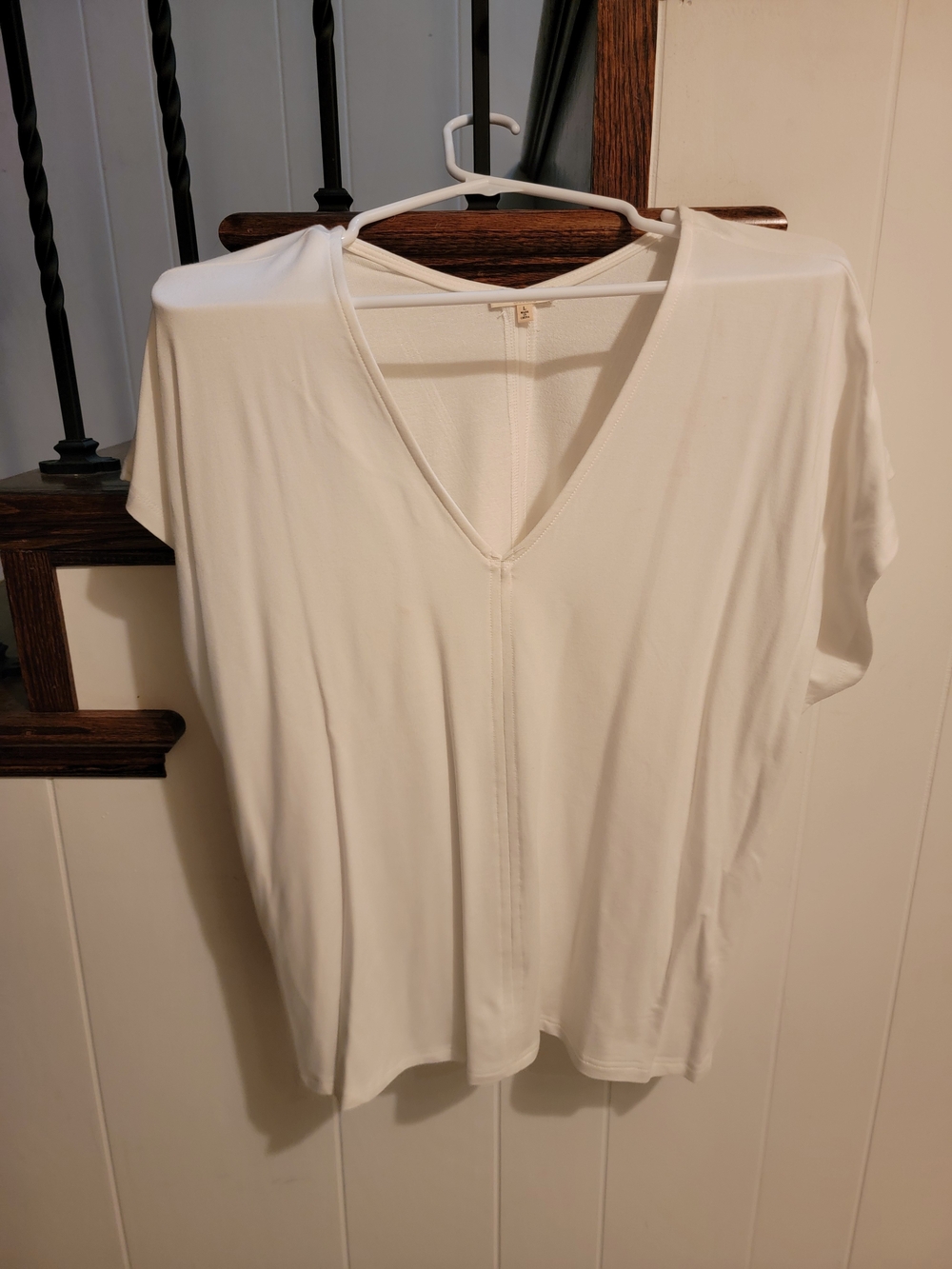 JODIFL White V-Neck Short Sleeve Top